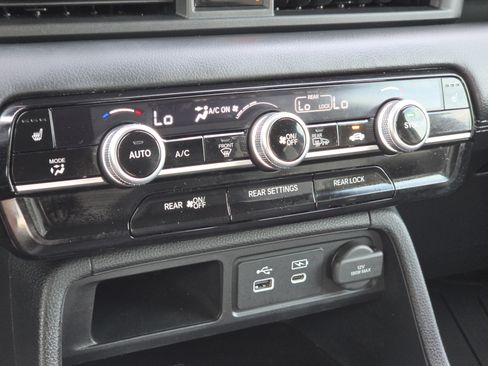 Used 2025 Honda Pilot EX-L image 22