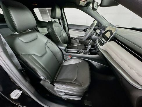 Certified 2025 Jeep Compass Limited image 38