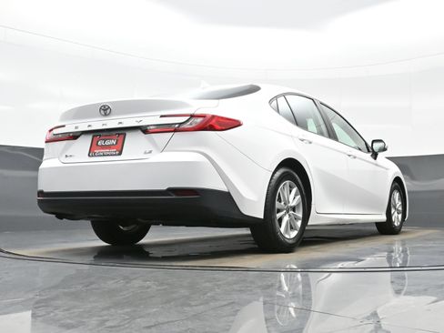 Used 2025 Toyota Camry LE image 30