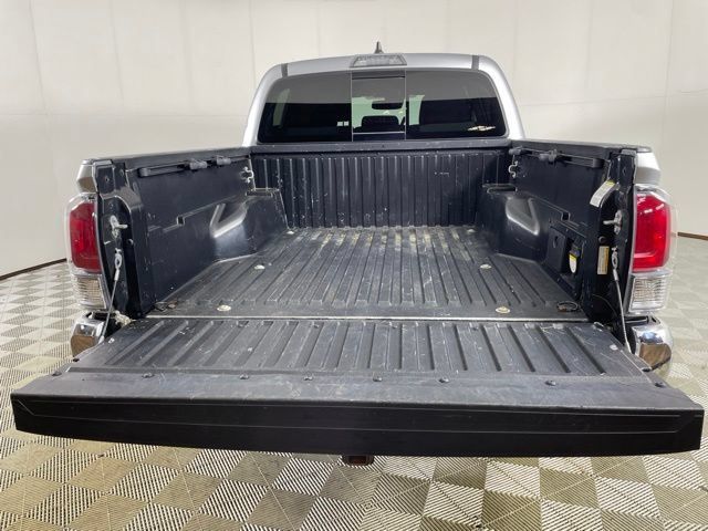 Used 2023 Toyota Tacoma TRD Off-Road w/ Black Out Package (TMS) AWD/4WD image 9