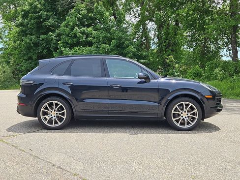 Certified 2023 Porsche Cayenne Platinum Edition AWD/4WD image 8