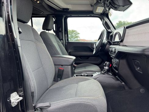Used 2025 Jeep Wrangler Unlimited Sahara AWD/4WD image 36