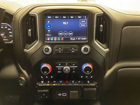 Used 2022 GMC Sierra 2500 AT4 w/ AT4 Preferred Package image 16