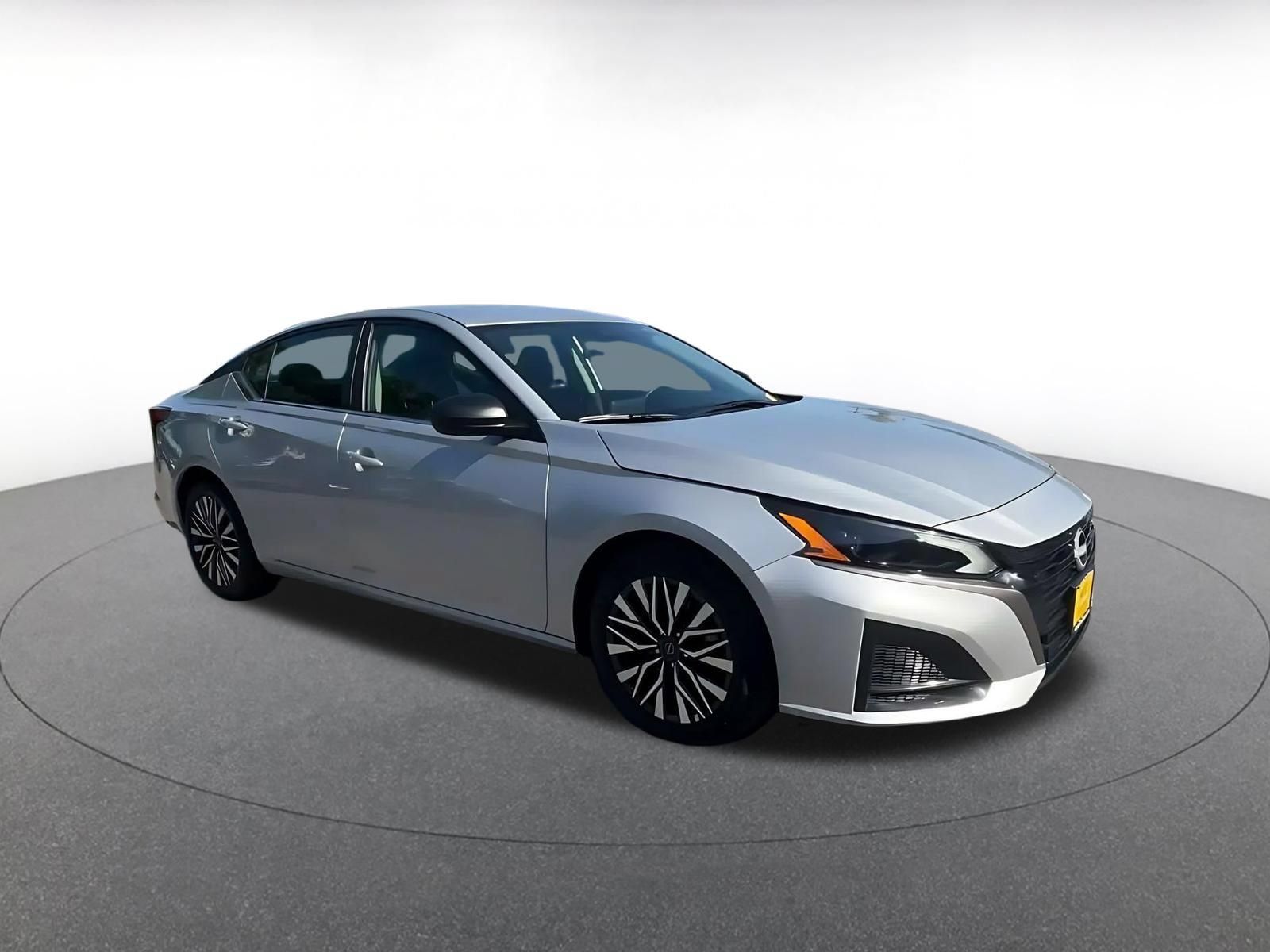 Used 2026 Nissan Altima 2.5 SV FWD image 2