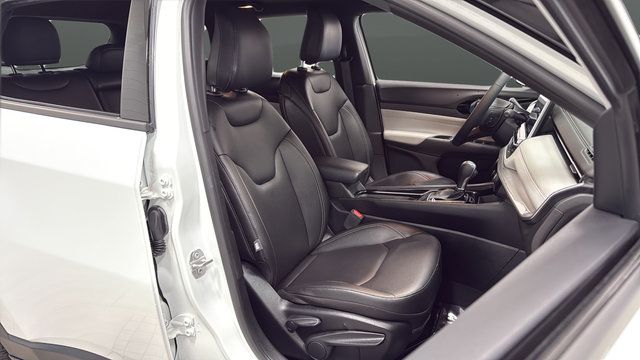 Certified 2025 Jeep Compass Limited AWD/4WD image 22
