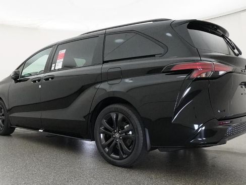 New 2026 Toyota Sienna XSE FWD image 21
