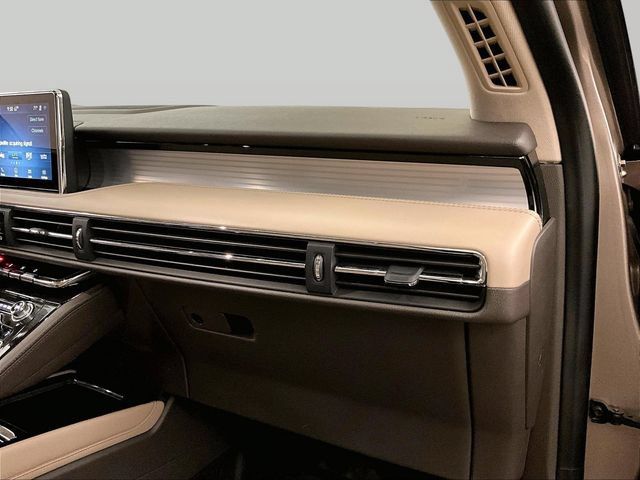 Used 2020 Lincoln Corsair AWD w/ Premium Package image 15