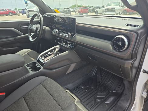 Used 2025 Chevrolet Colorado Z71 image 24