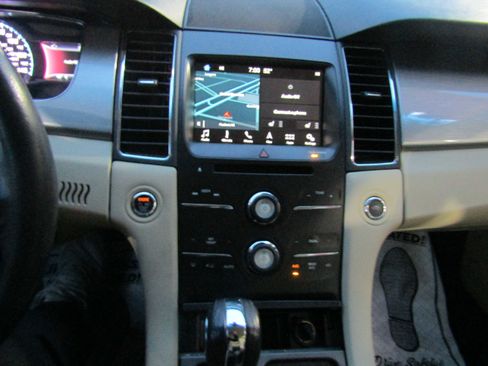 Used 2018 Ford Taurus SEL w/ Equipment Group 201A image 19