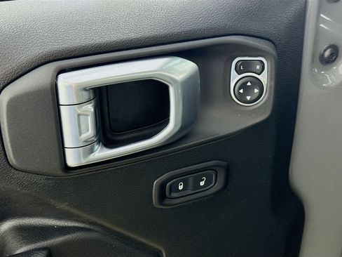 Used 2022 Jeep Gladiator Sport image 18