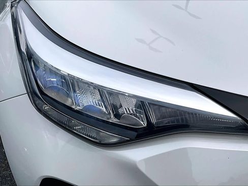 Used 2020 Toyota C-HR XLE image 27