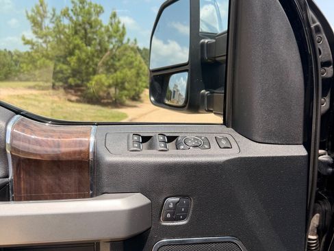 Used 2017 Ford F250 Platinum w/ FX4 Off-Road Package AWD/4WD image 11