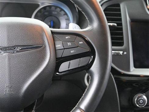 Used 2019 Chrysler 300 S image 29