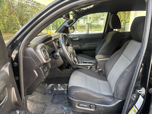 Used 2020 Toyota Tacoma TRD Off-Road w/ Technology Package AWD/4WD image 9