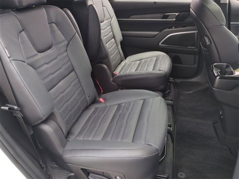 Certified 2024 Kia Telluride SX Prestige w/ Towing Package image 28