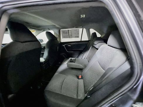 Used 2019 Toyota RAV4 XLE w/ Convenience Package FWD image 28