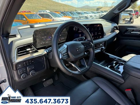 Used 2025 Chevrolet Suburban Z71 AWD/4WD image 15