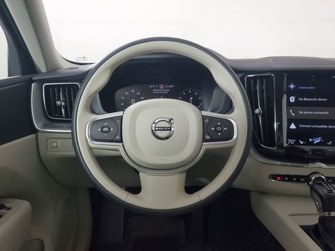 Used 2018 Volvo XC60 T5 Momentum w/ Vision Package image 18