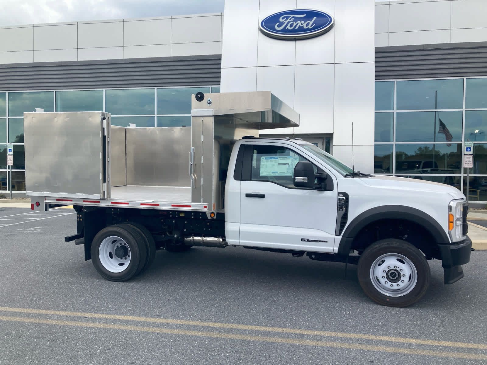Used 2023 Ford F550 4x4 Regular Cab Super Duty image 1