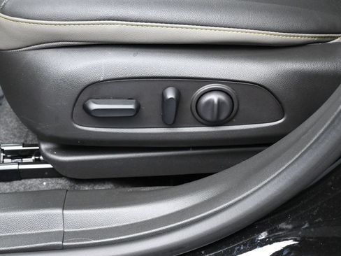 Used 2025 Chevrolet Trax ACTIV FWD image 12