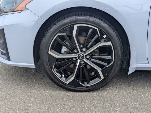 Used 2025 Nissan Altima 2.5 SR FWD image 10