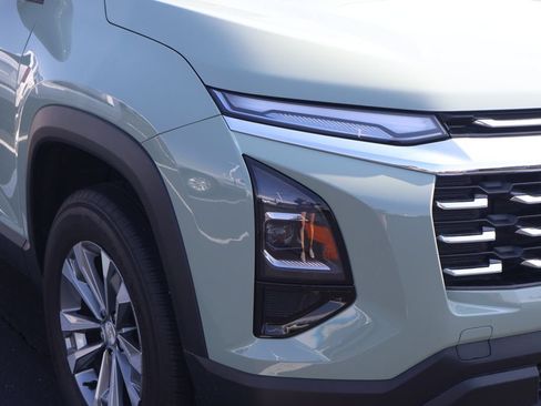 Used 2026 Chevrolet Equinox LT FWD image 4