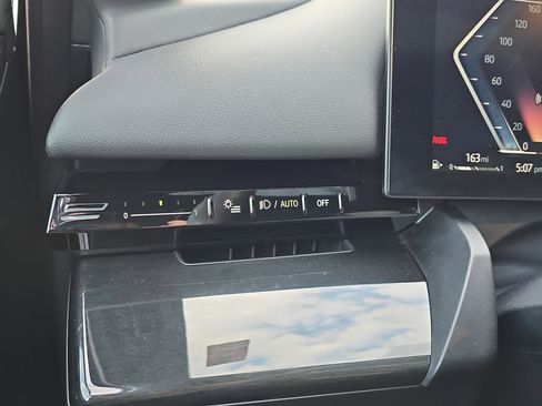 Used 2025 BMW 530i xDrive image 27