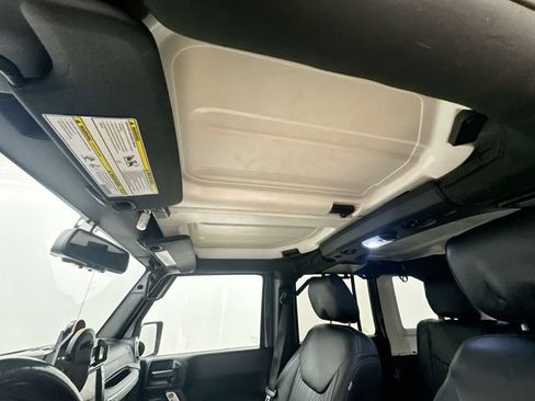 Used 2017 Jeep Wrangler Unlimited Sahara w/ Dual Top Group AWD/4WD image 17
