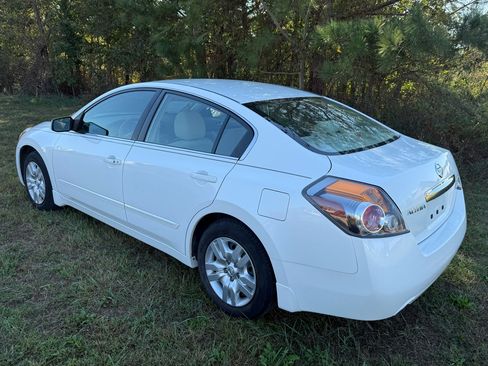 Used 2010 Nissan Altima 2.5 S image 9