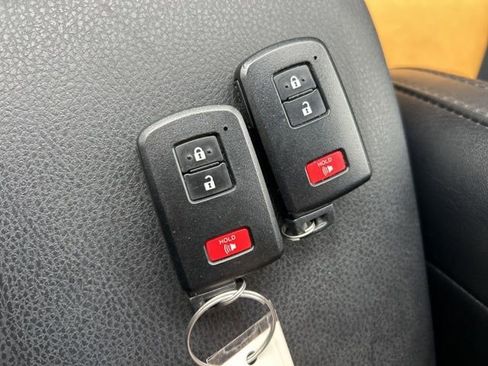 Used 2022 Toyota Tacoma Limited image 24