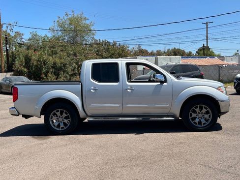 Used 2019 Nissan Frontier SL RWD image 2
