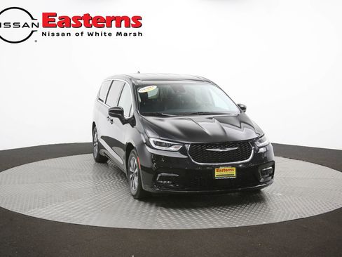 Used 2023 Chrysler Pacifica Touring-L FWD image 53