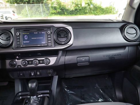 Used 2019 Toyota Tacoma SR5 AWD/4WD image 25