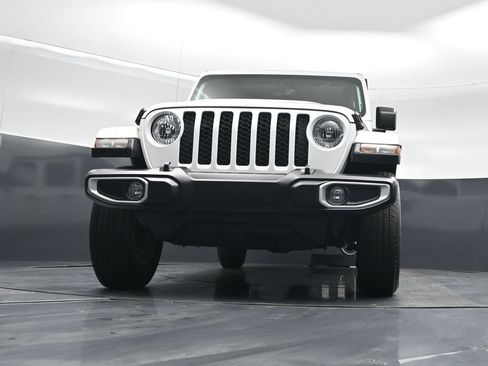 Used 2023 Jeep Gladiator Sport AWD/4WD image 39