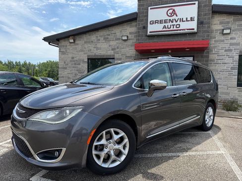 Used 2020 Chrysler Pacifica Limited FWD image 1