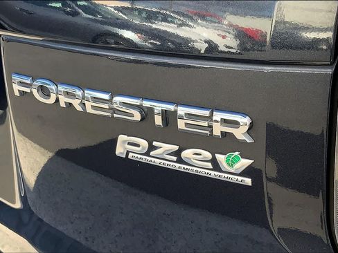 Used 2017 Subaru Forester 2.5i Premium AWD/4WD image 7