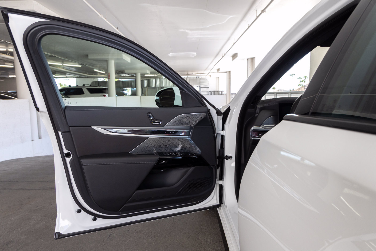 Certified 2025 BMW 760i xDrive AWD/4WD image 13