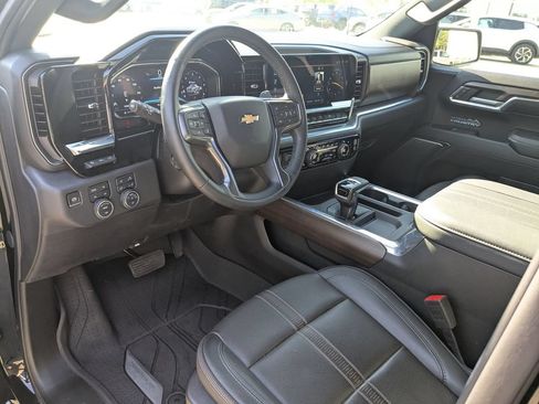 Used 2024 Chevrolet Silverado 1500 High Country w/ Technology Package AWD/4WD image 16