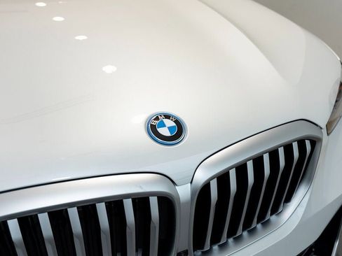 New 2026 BMW X5 xDrive50e w/ Premium Package AWD/4WD image 7