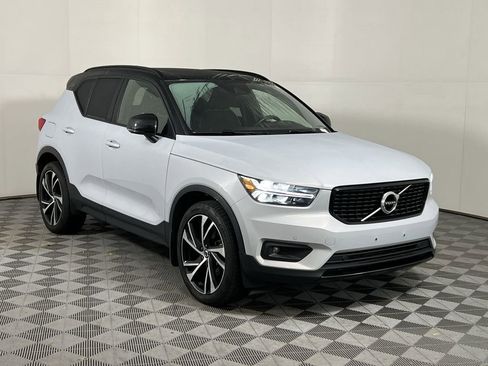 Used 2020 Volvo XC40 T5 R-Design image 2