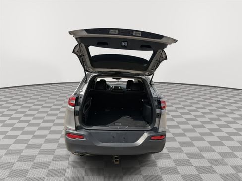 Used 2017 Jeep Cherokee Limited FWD image 9