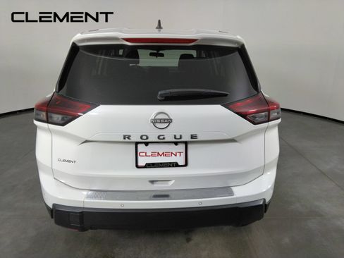 Used 2024 Nissan Rogue S FWD image 6