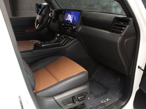 Used 2024 Lexus GX 550 w/ Cold Area Package AWD/4WD image 53
