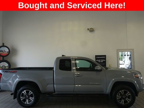 Used 2019 Toyota Tacoma TRD Sport AWD/4WD image 2