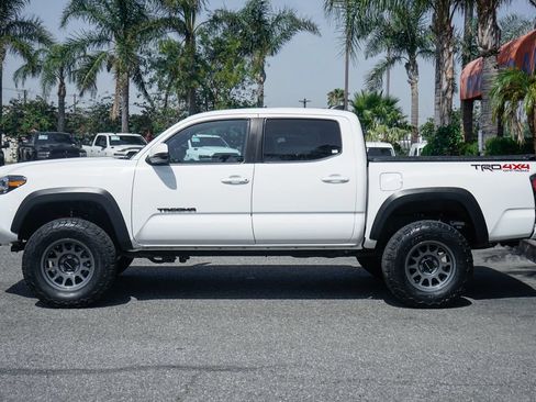 Used 2021 Toyota Tacoma TRD Off-Road w/ Technology Package AWD/4WD image 5