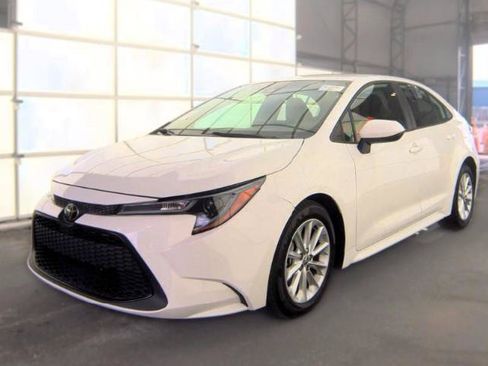 Used 2021 Toyota Corolla LE w/ LE Convenience Package FWD image 5