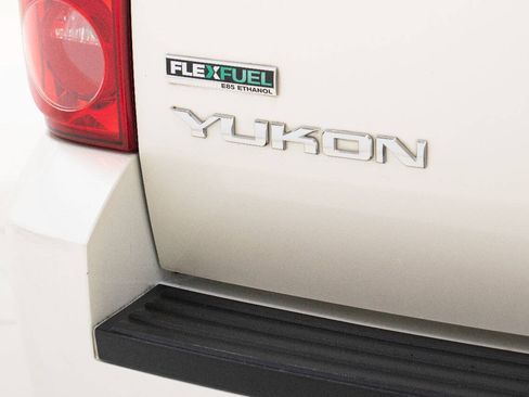 Used 2010 GMC Yukon SLT RWD image 16