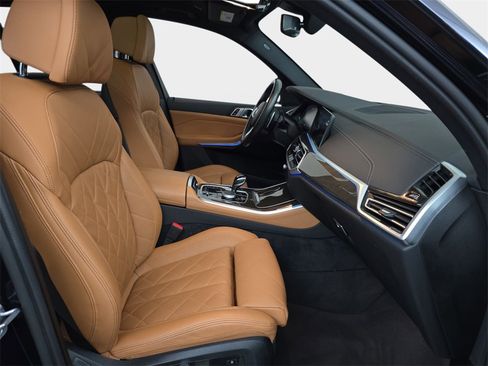 Used 2023 BMW X5 xDrive45e w/ M Sport Package image 11