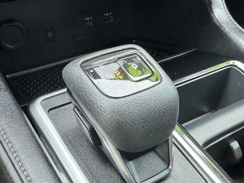 Used 2023 Nissan Pathfinder SL AWD/4WD image 33