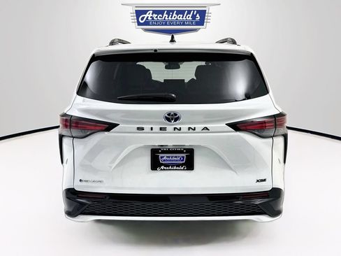 Used 2025 Toyota Sienna XSE AWD/4WD image 7